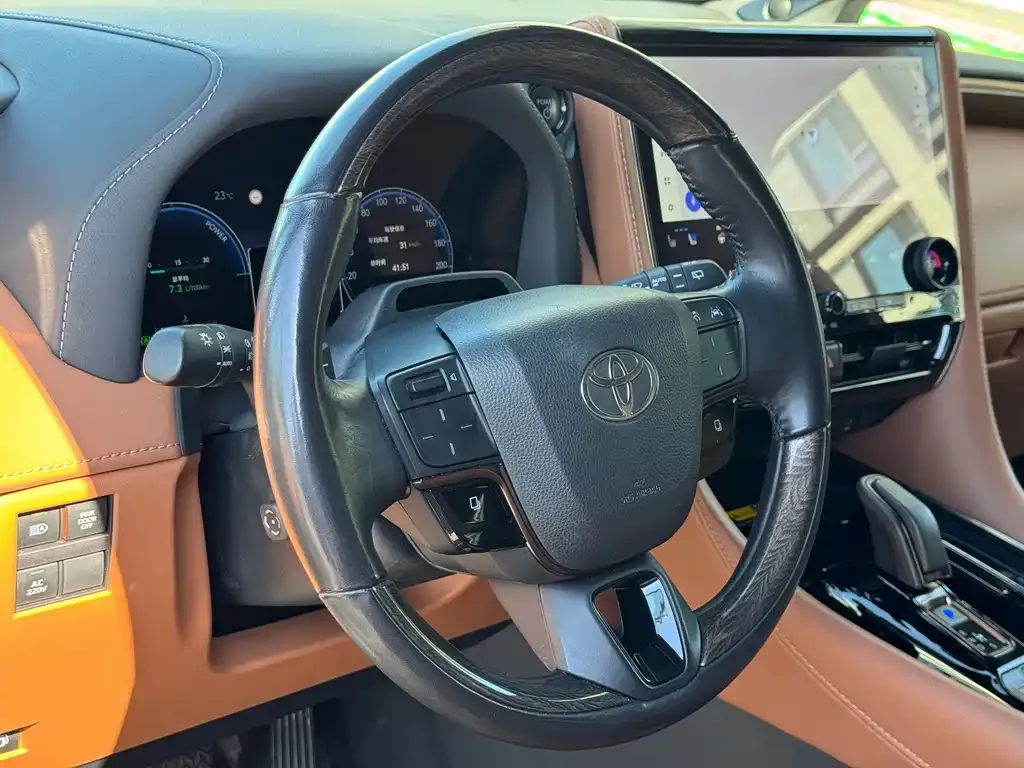 Toyota Alphard — фото 3