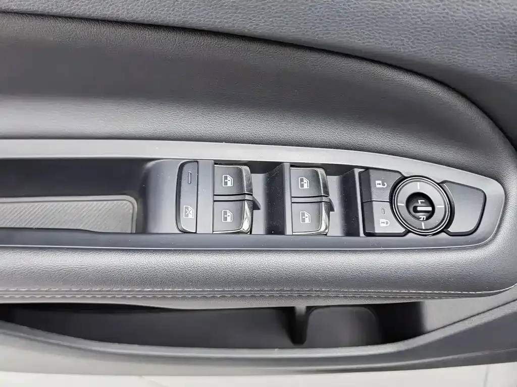 Ford Equator Sport — фото 8