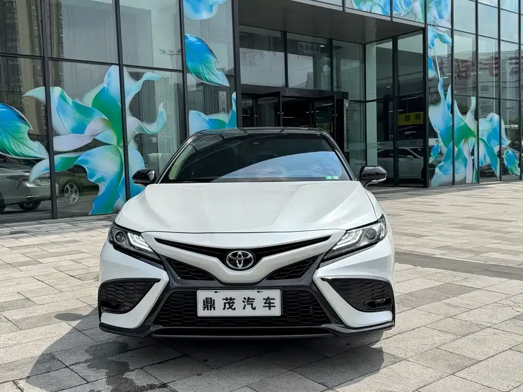 Toyota Camry — фото 4