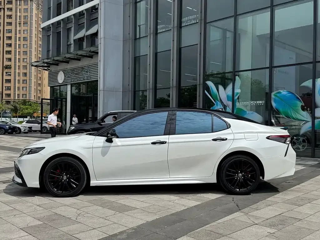 Toyota Camry — фото 7