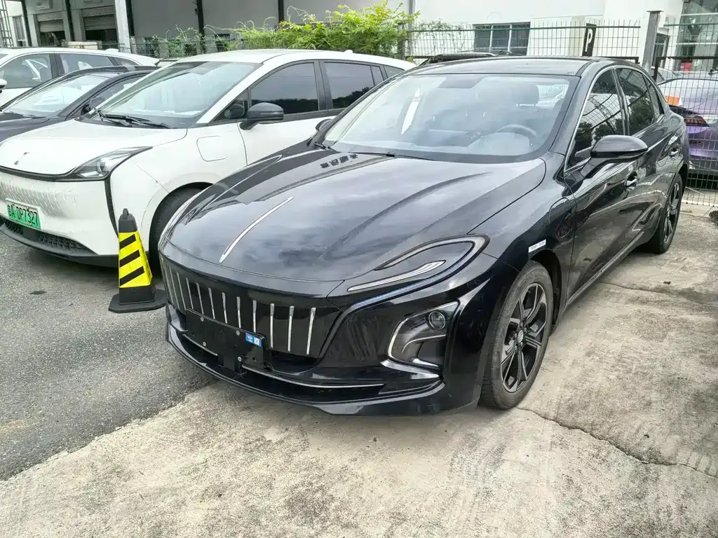 Hongqi E-QM5 — фото 1