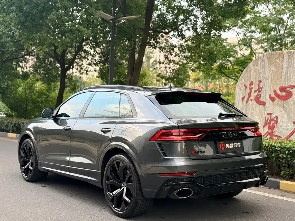 Audi RS Q8 — фото 4