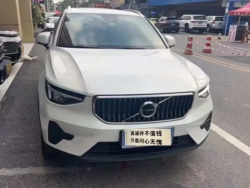 Volvo XC40 — фото 7