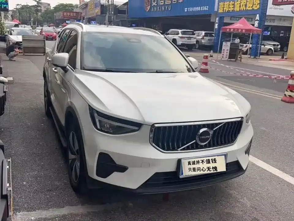 Volvo XC40 — фото 6