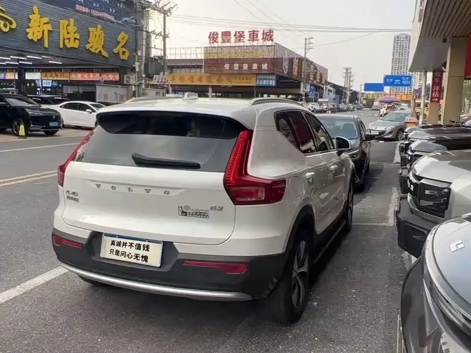Volvo XC40 — фото 4