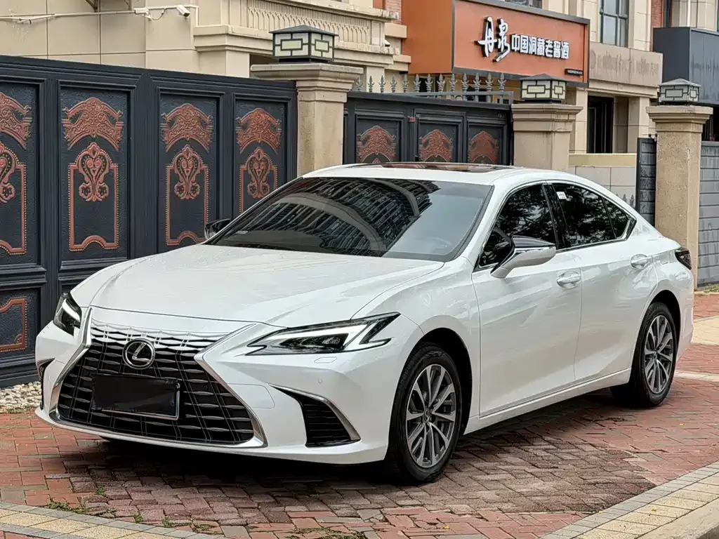Lexus ES — фото 1