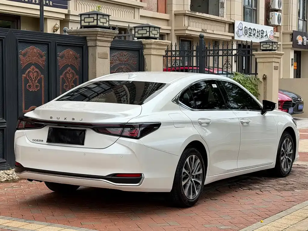 Lexus ES — фото 9
