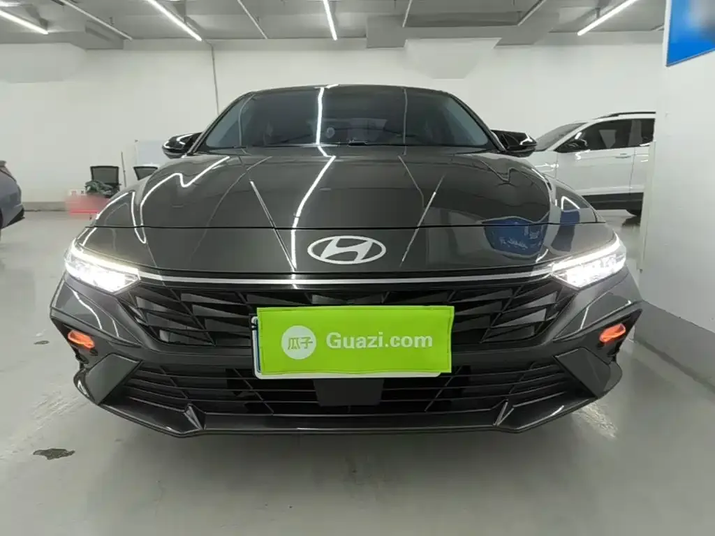 Hyundai Elantra — фото 3