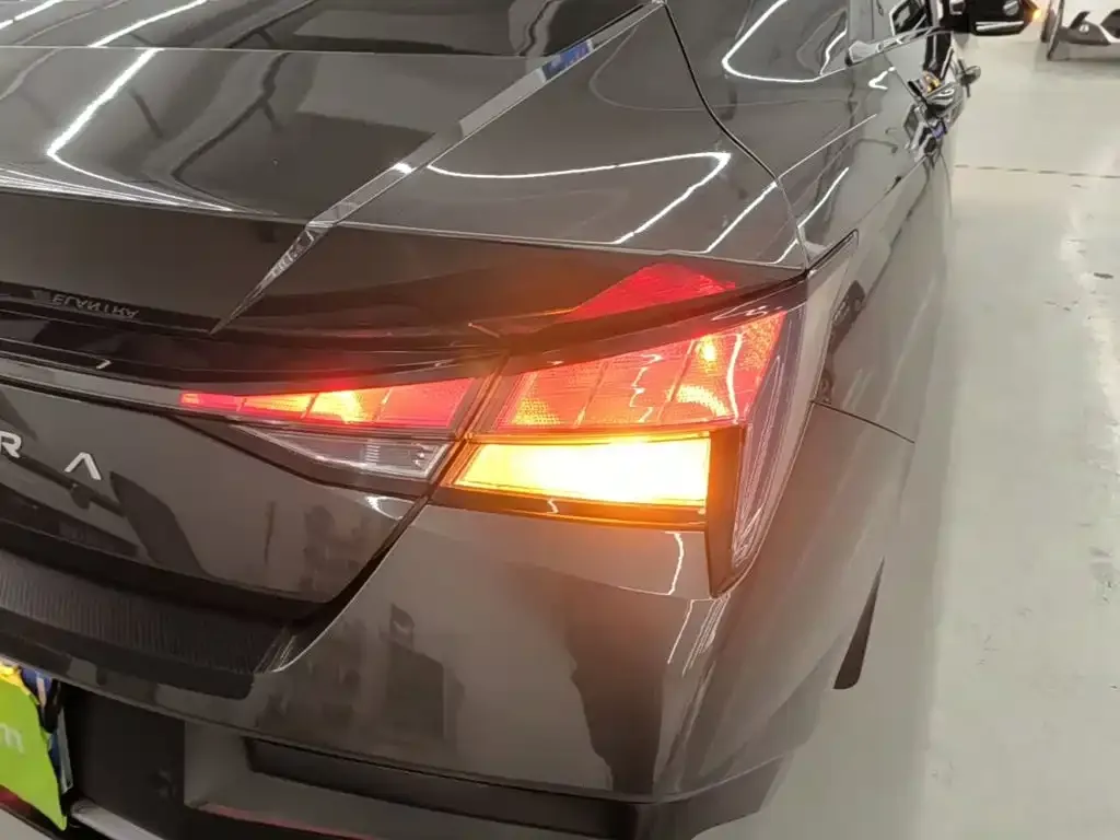 Hyundai Elantra — фото 2