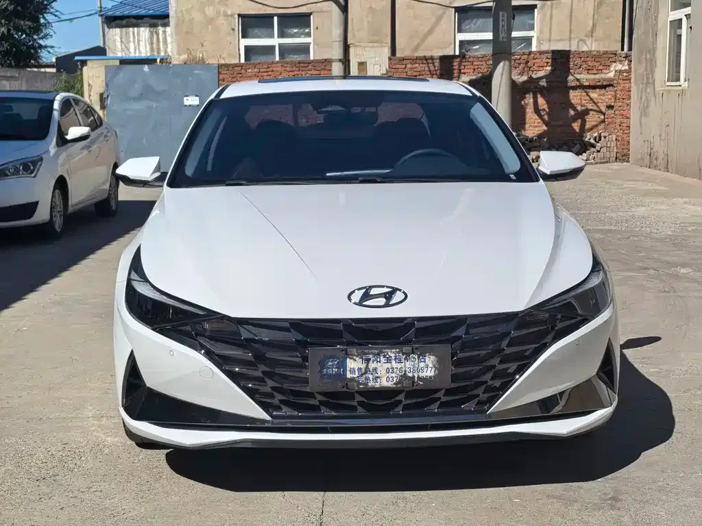 Hyundai Elantra — фото 5