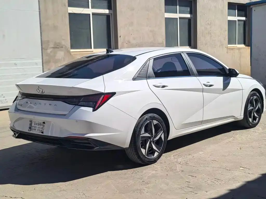 Hyundai Elantra — фото 9