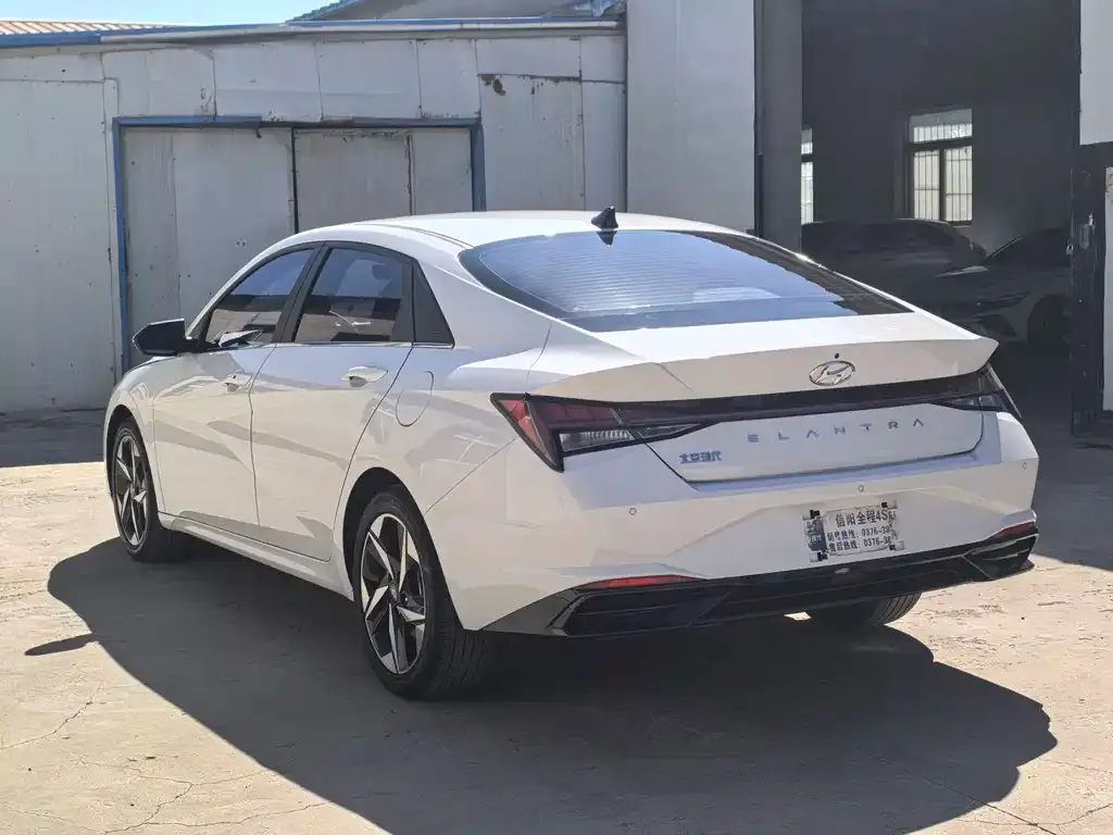 Hyundai Elantra — фото 7