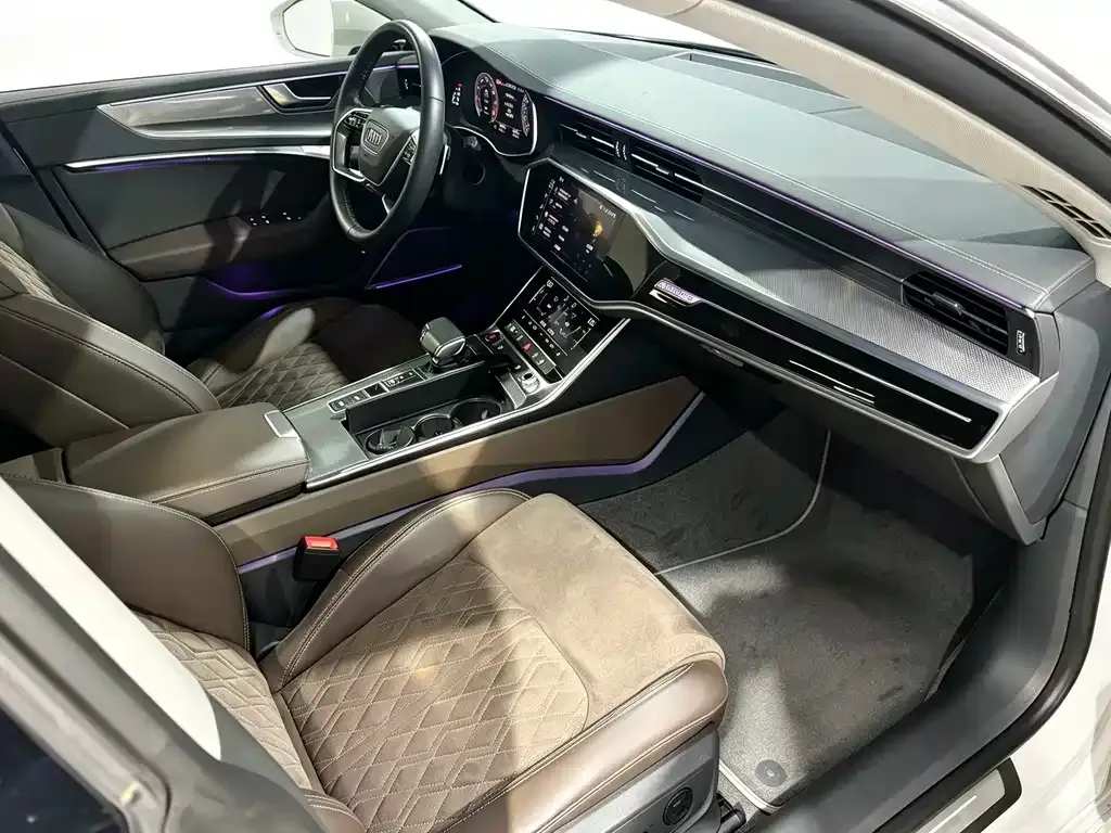 Audi A7L — фото 7