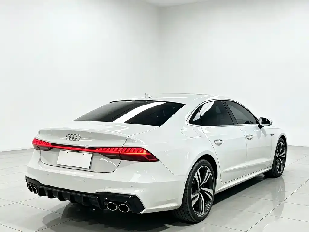 Audi A7L — фото 5