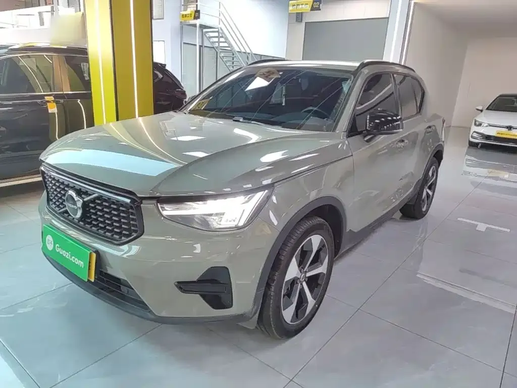 Volvo XC40 — фото 3