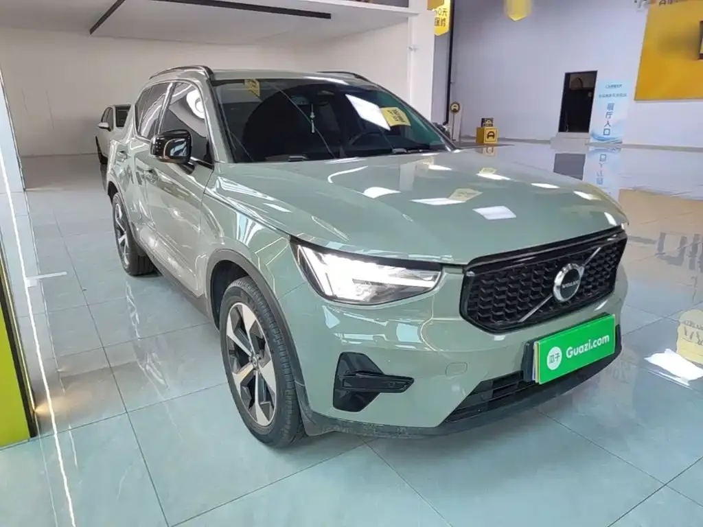 Volvo XC40 — фото 4
