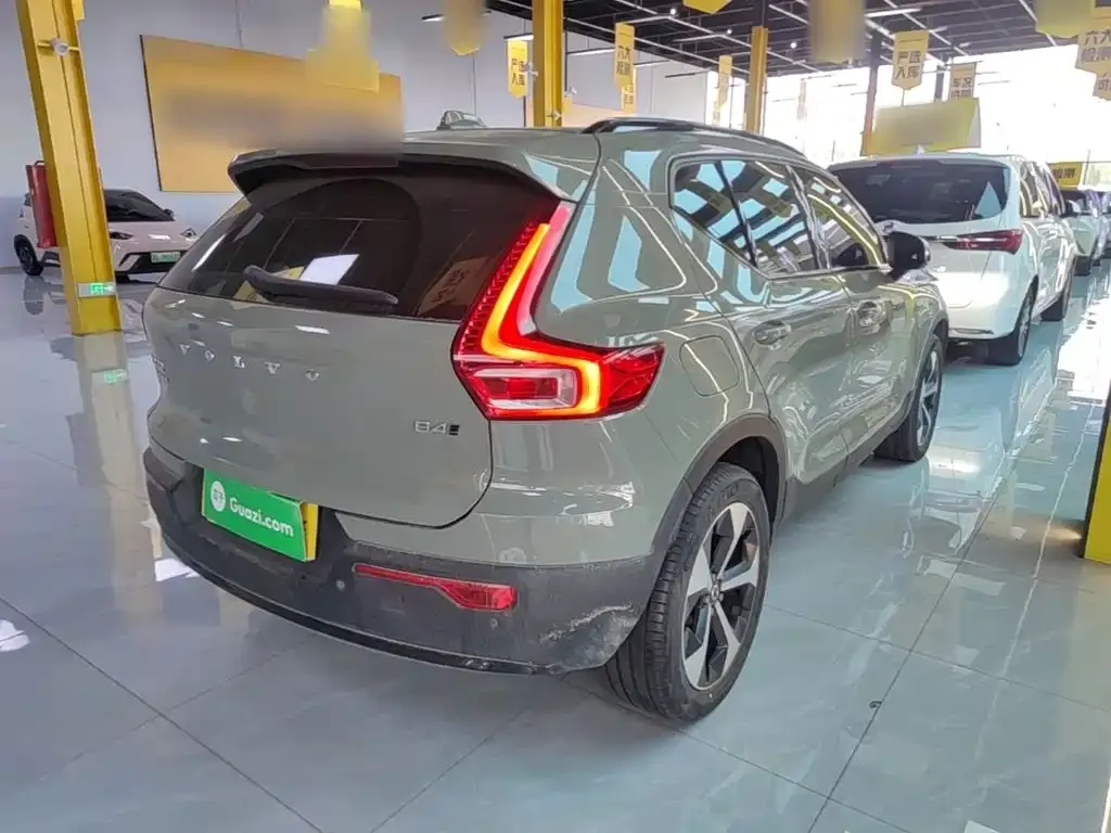 Volvo XC40 — фото 9