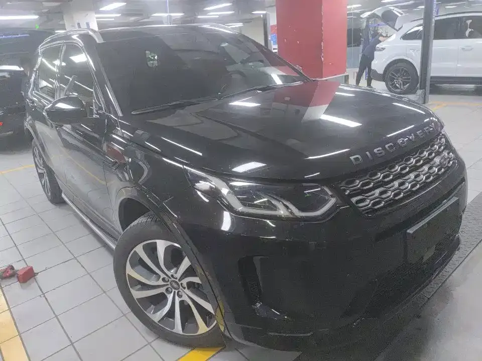 Land Rover Discovery Sport — фото 1