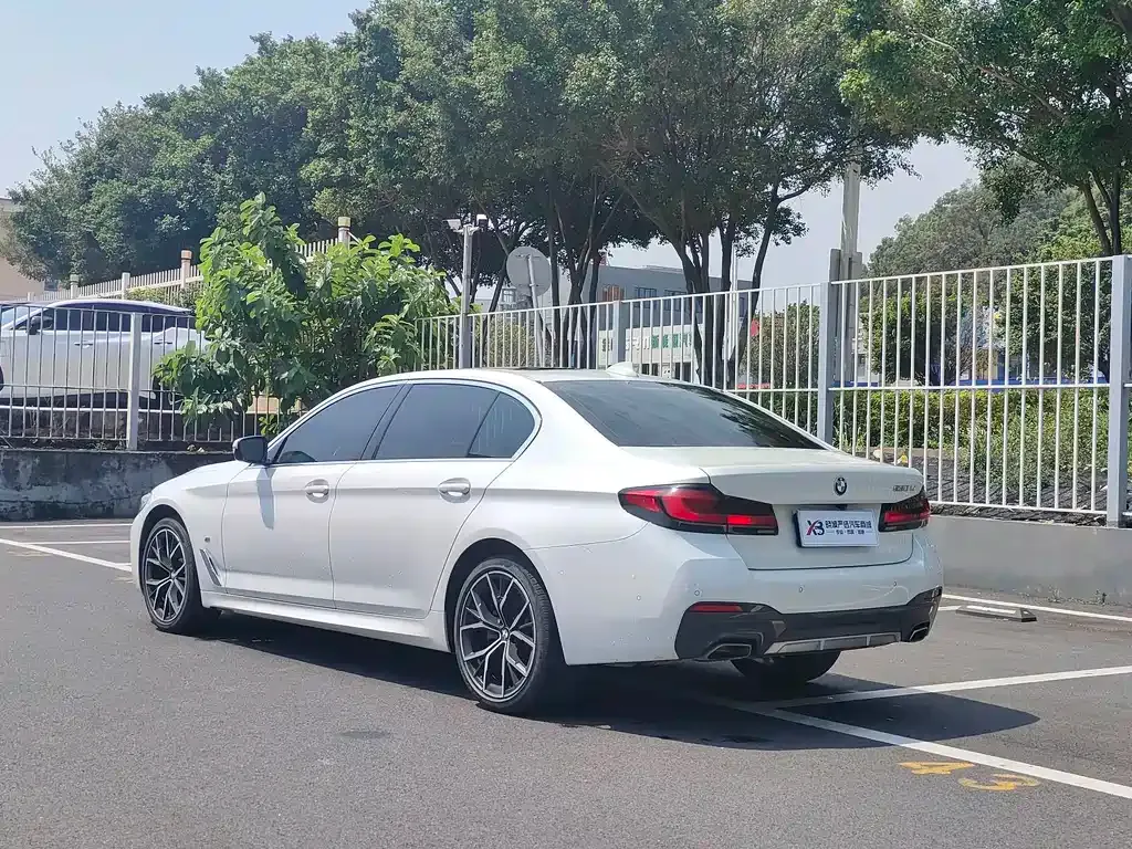 BMW 5 Series — фото 10