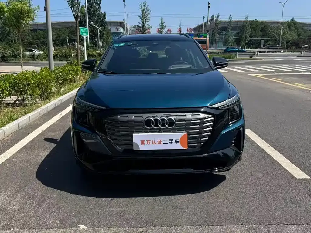Audi Q5 e-tron — фото 1