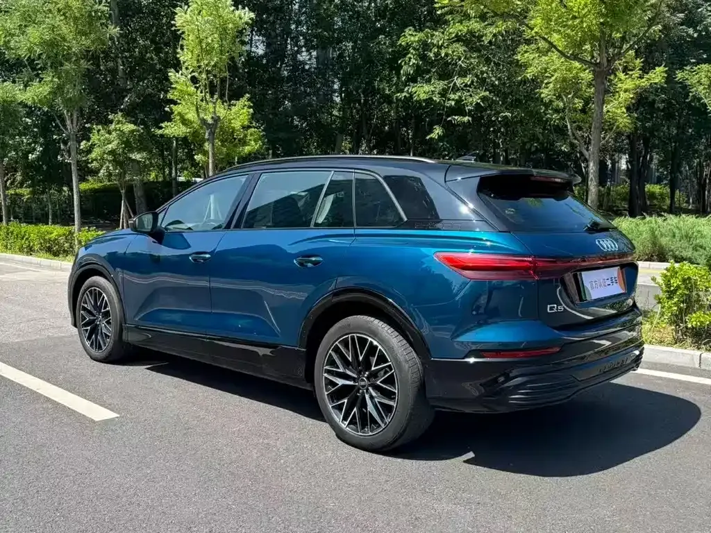 Audi Q5 e-tron — фото 4