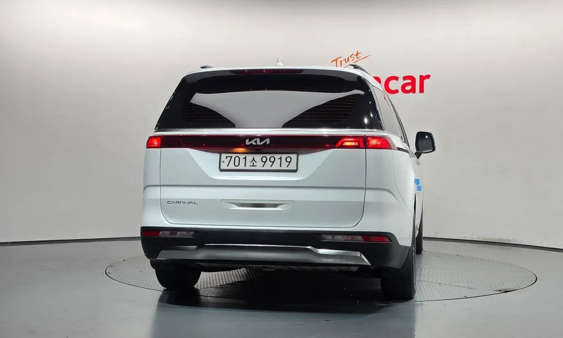 Kia Carnival — фото 10