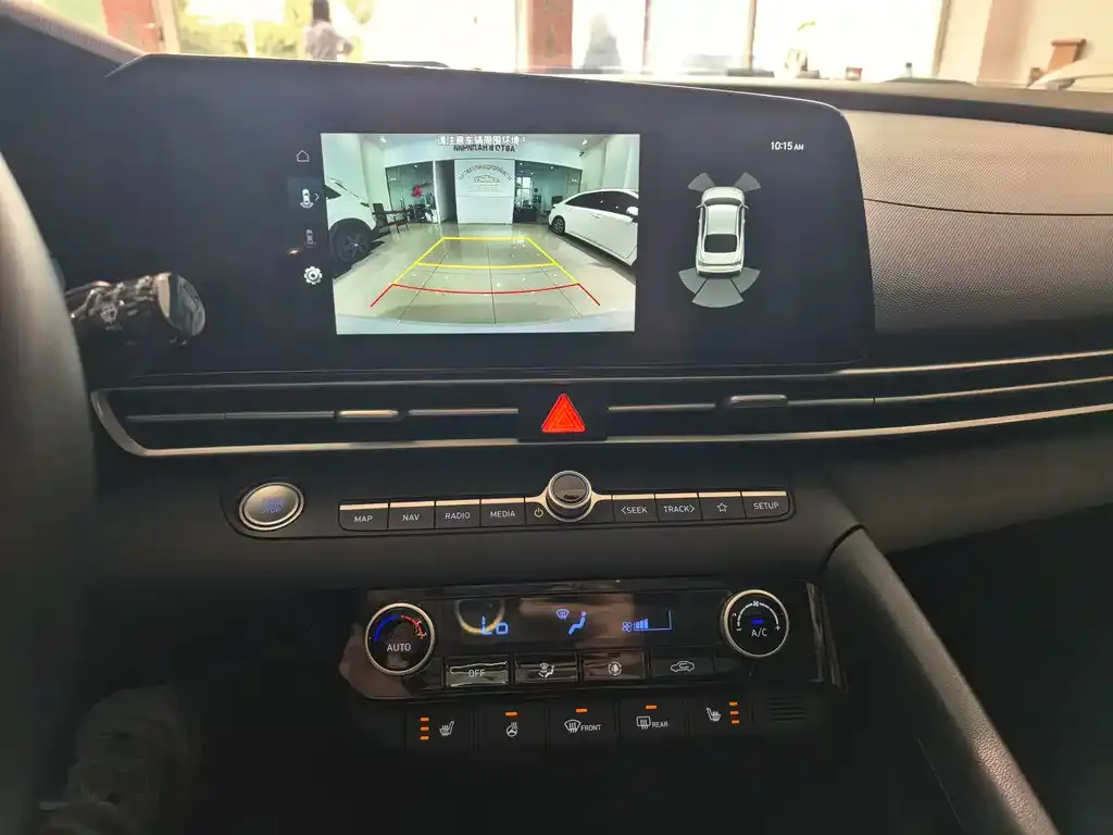 Hyundai Elantra — фото 3