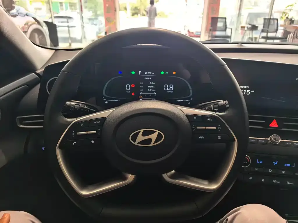 Hyundai Elantra — фото 4