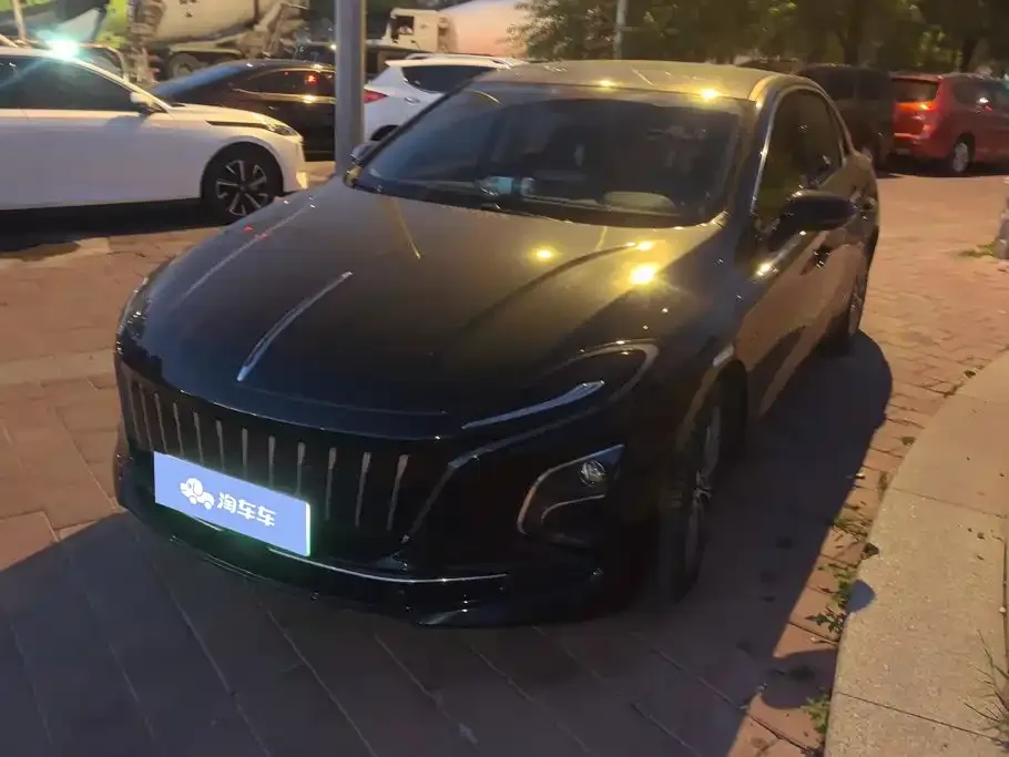 Hongqi E-QM5 — фото 1