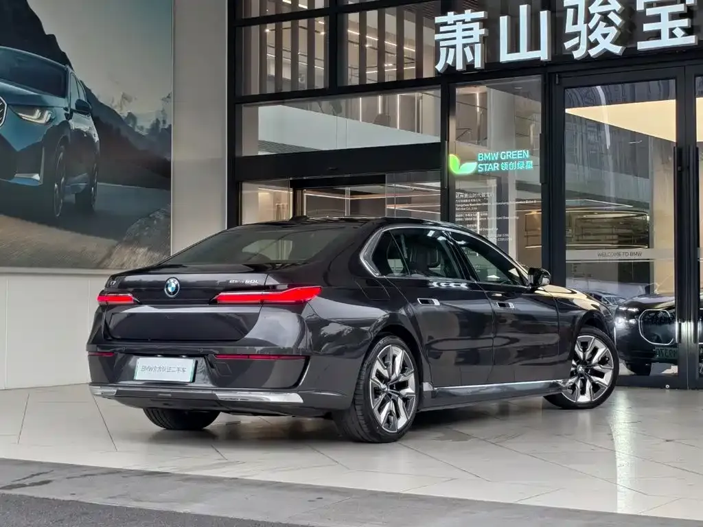 BMW i7 — фото 3