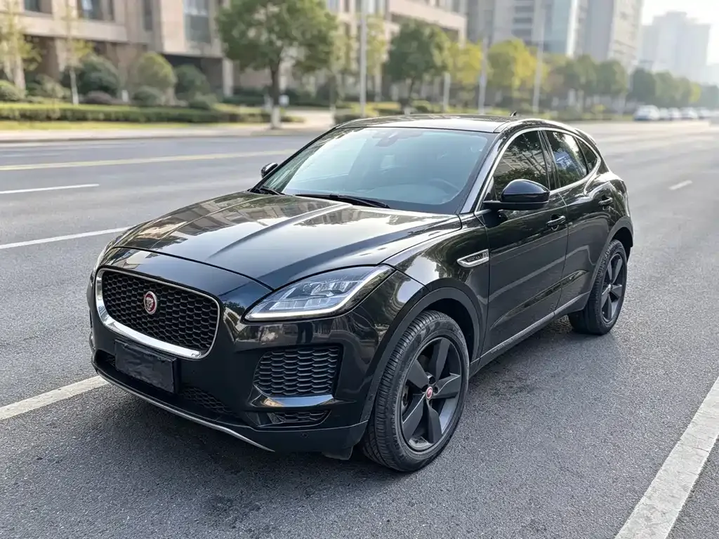 Jaguar E-PACE — фото 1