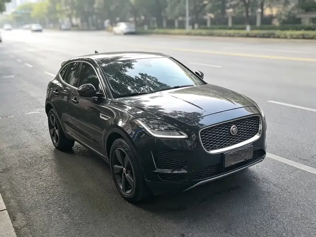 Jaguar E-PACE — фото 3