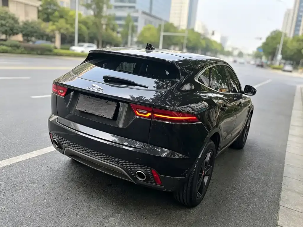 Jaguar E-PACE — фото 9