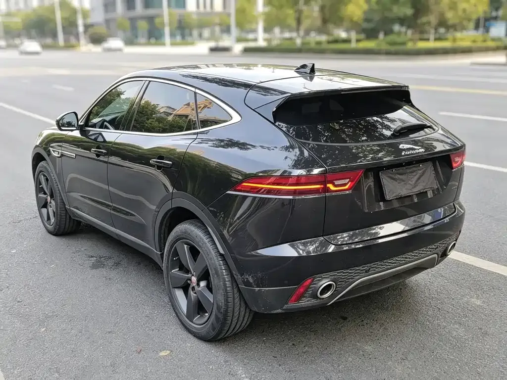 Jaguar E-PACE — фото 7