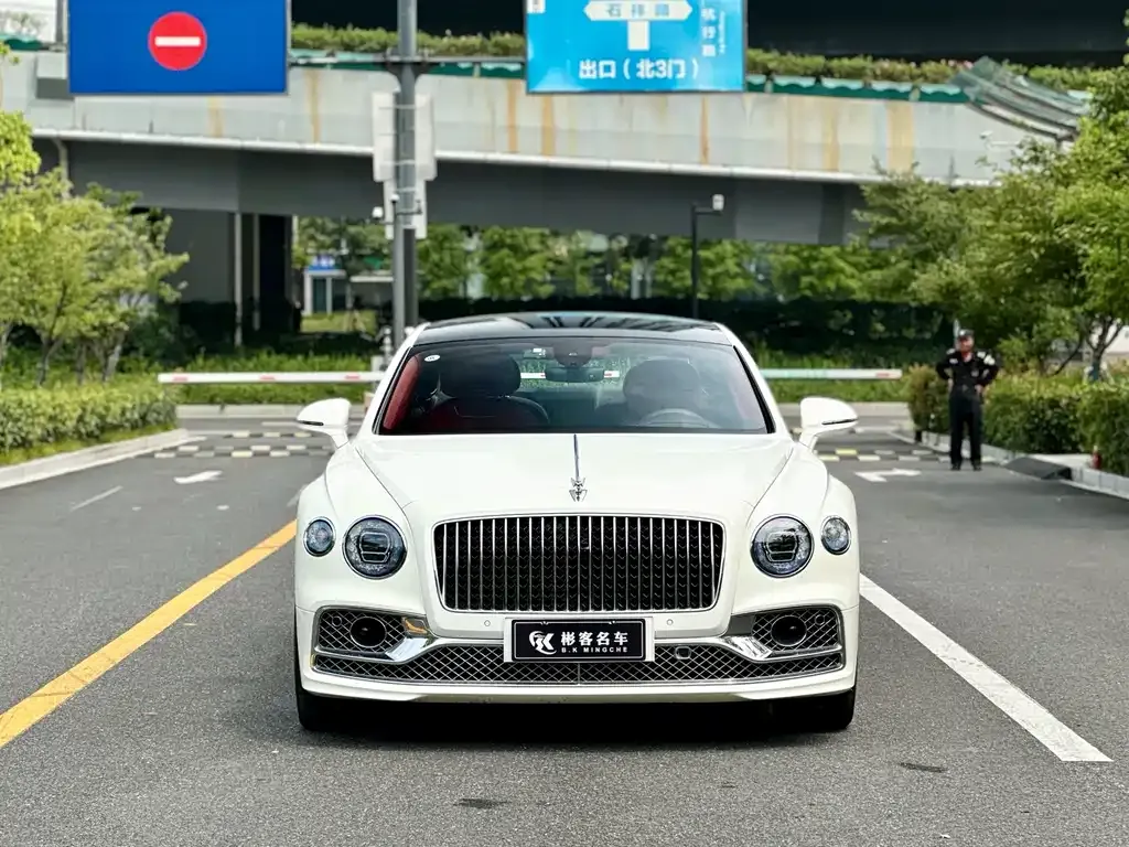 Bentley Flying Spur PHEV — фото 3