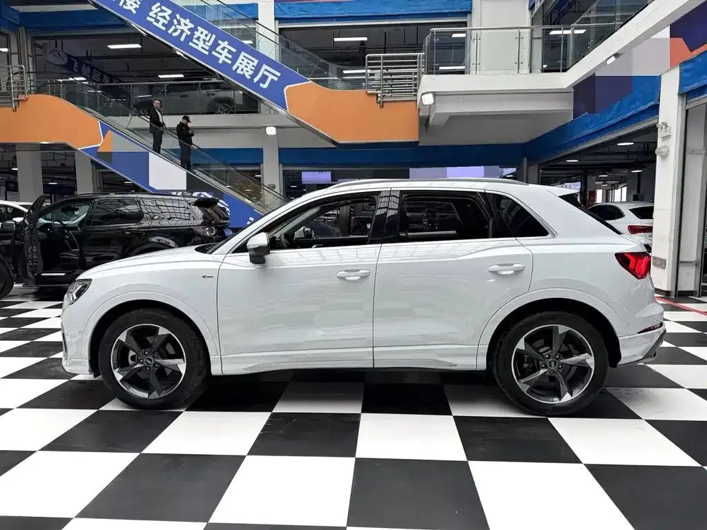 Audi Q3 — фото 10