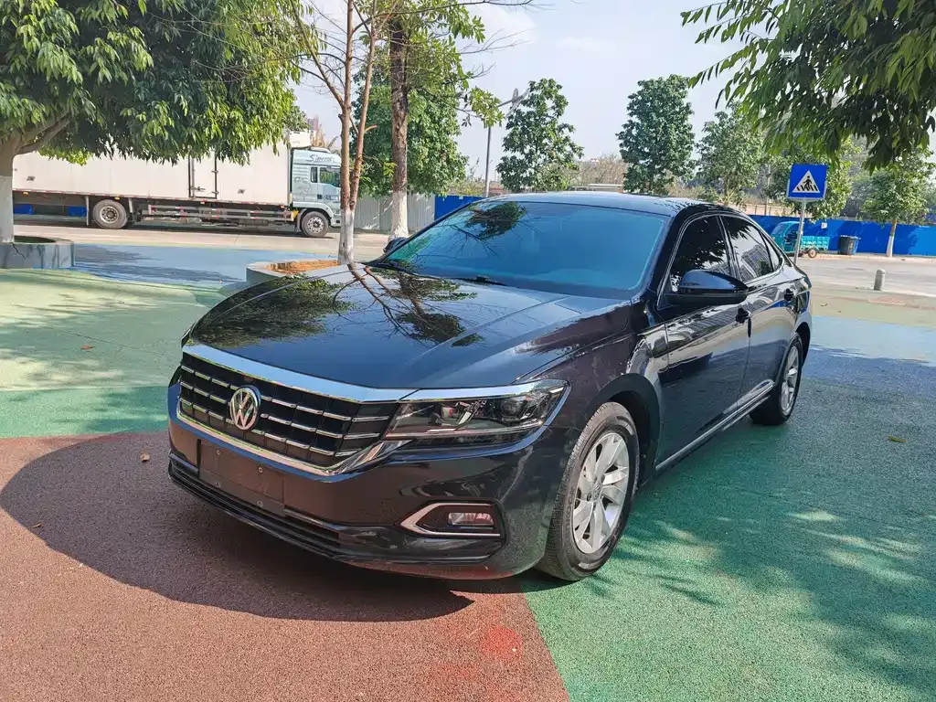 Volkswagen Passat — фото 1