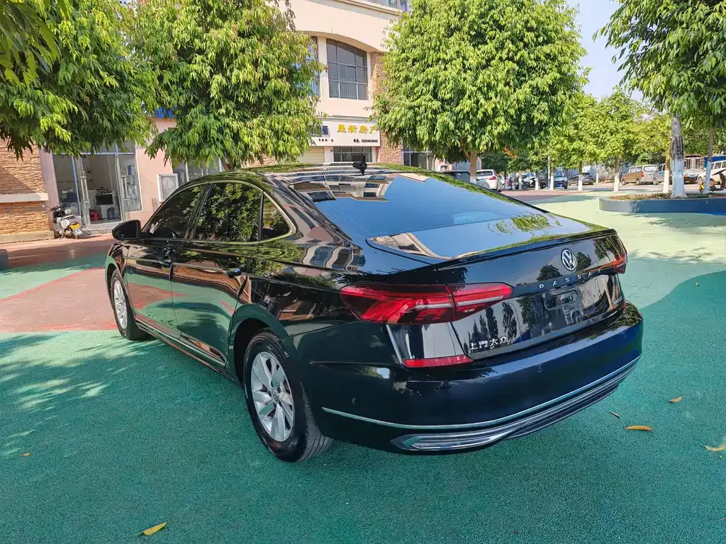 Volkswagen Passat — фото 7