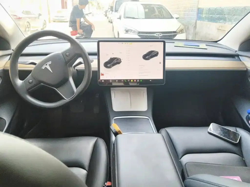 Tesla Model 3 — фото 8