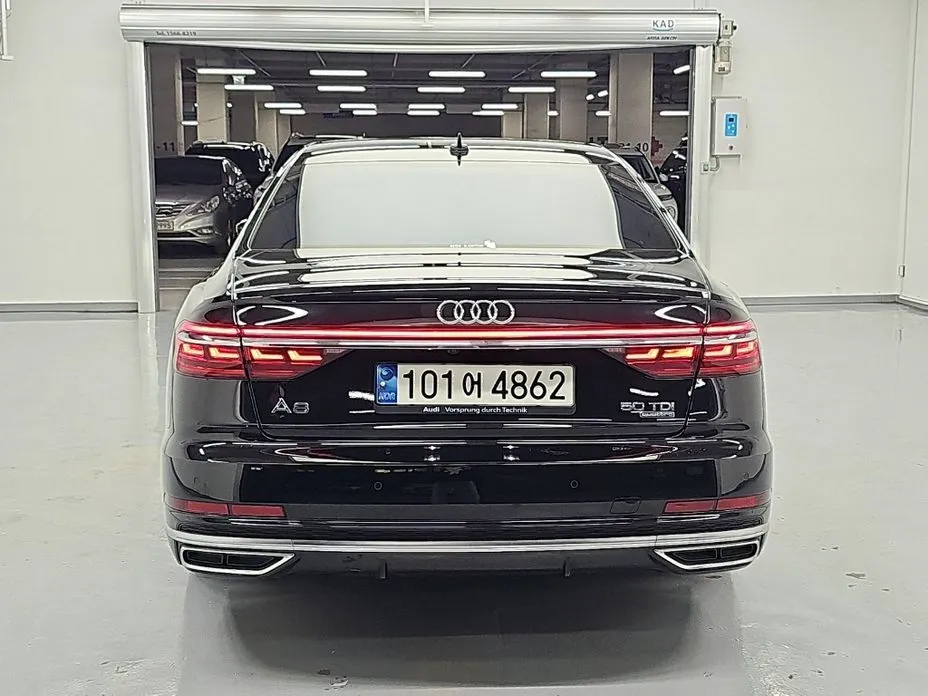 Audi A8 — фото 2