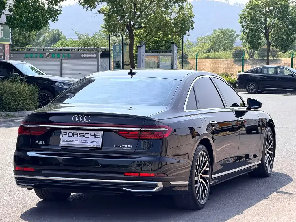 Audi A8 — фото 7