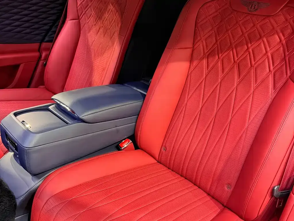 Bentley Flying Spur — фото 10