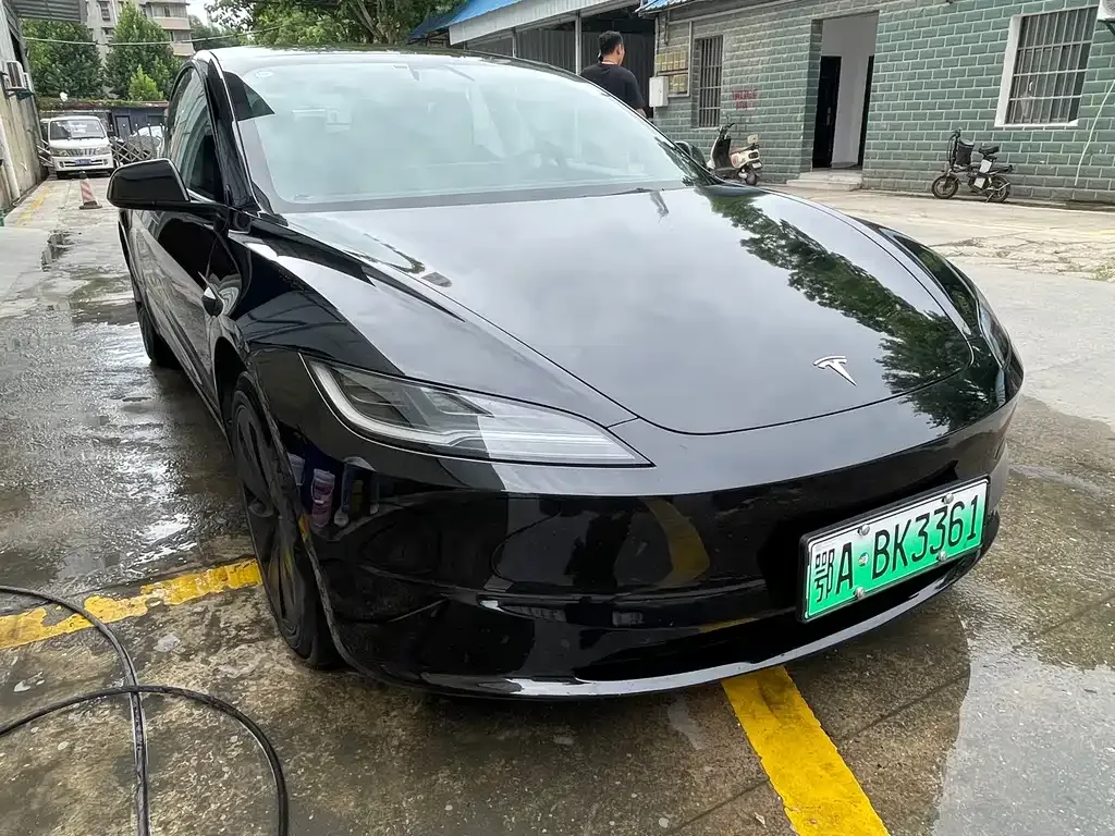 Tesla Model 3 — фото 1