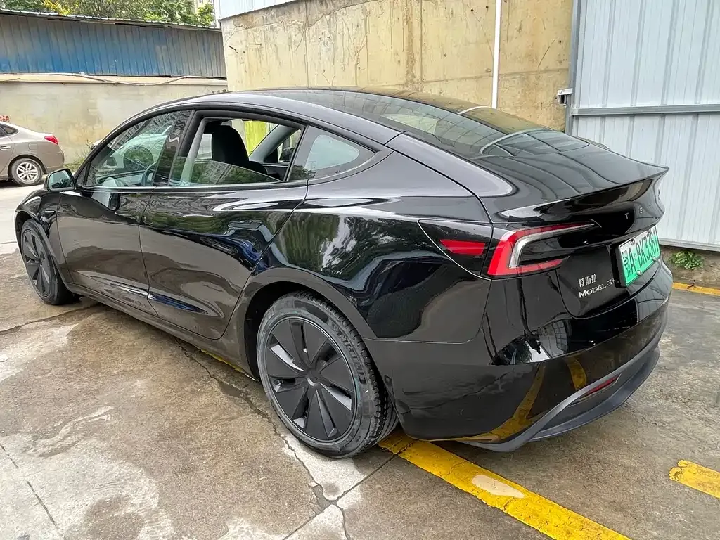 Tesla Model 3 — фото 9