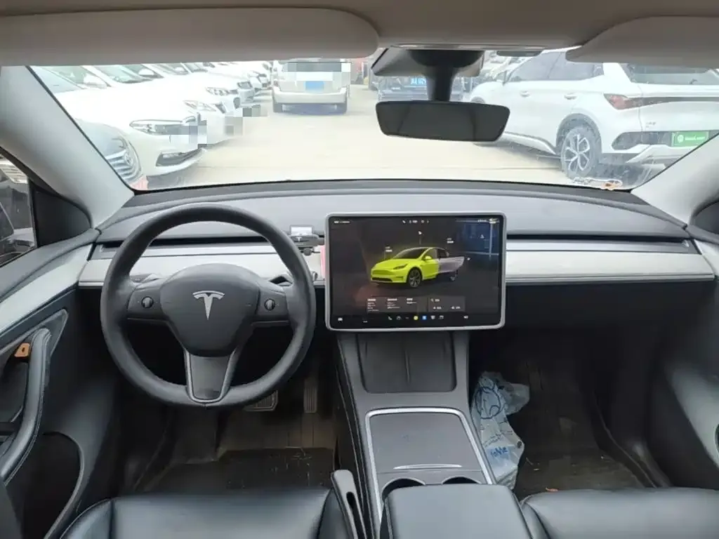 Tesla Model Y — фото 9