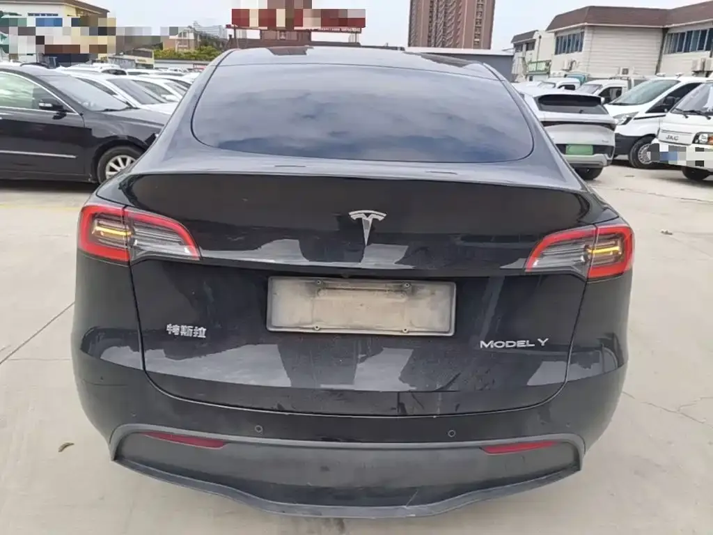 Tesla Model Y — фото 7