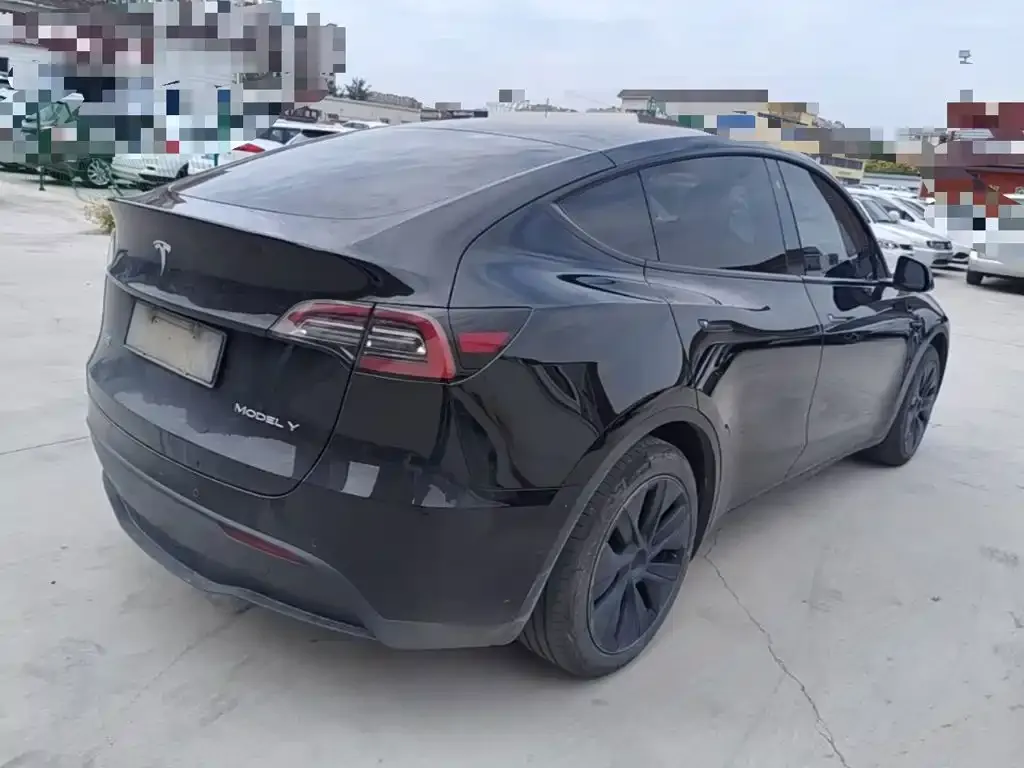 Tesla Model Y — фото 4