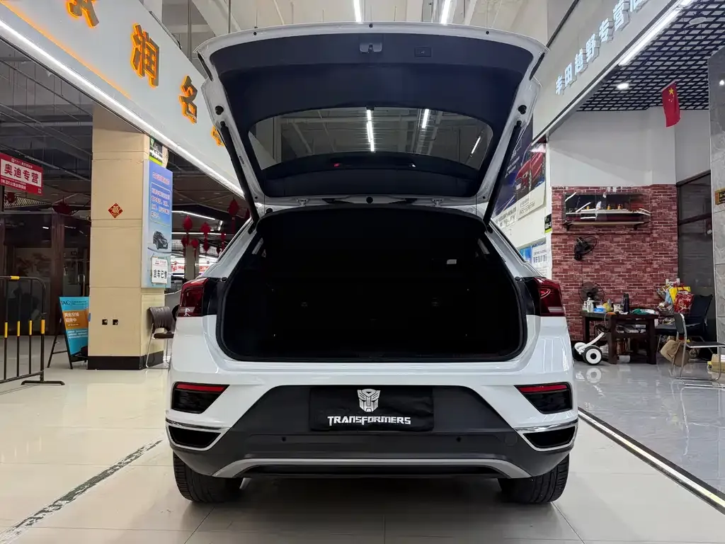 Volkswagen T-Roc — фото 9