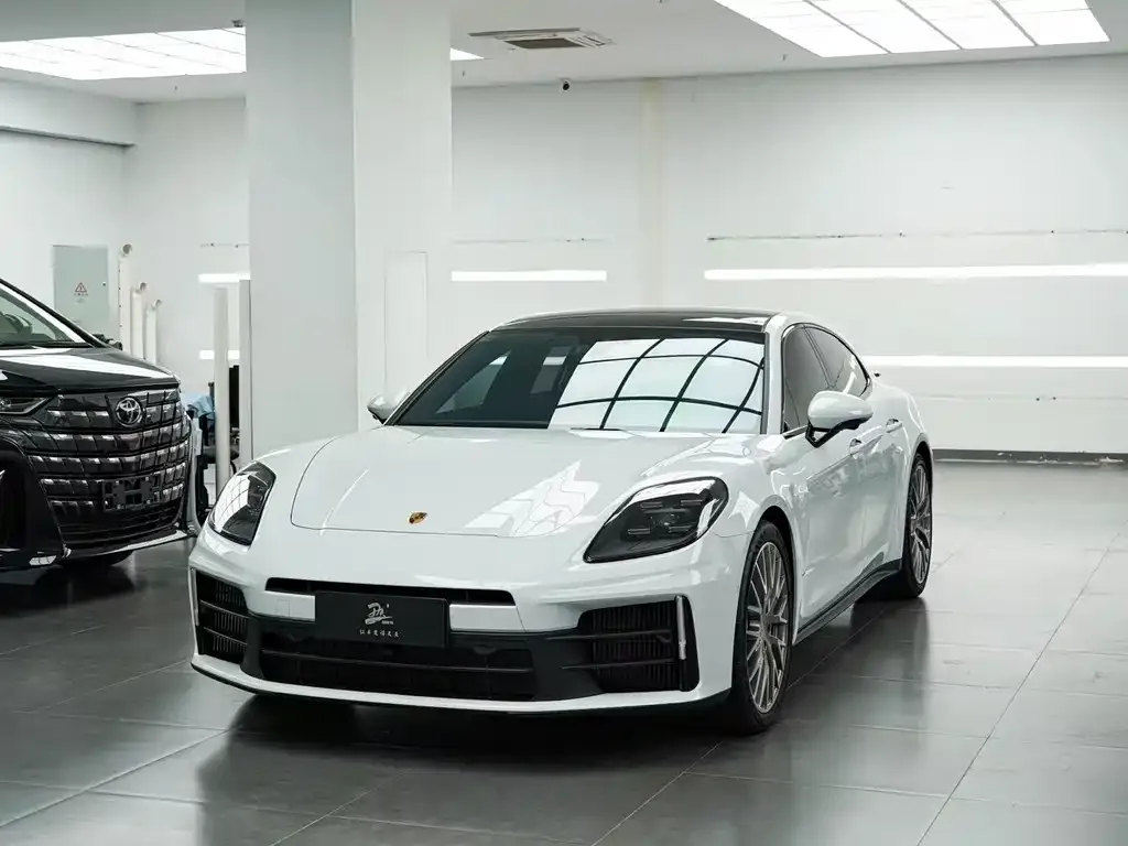 Porsche Panamera — фото 1