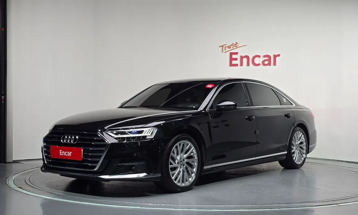 Audi A8 — фото 1